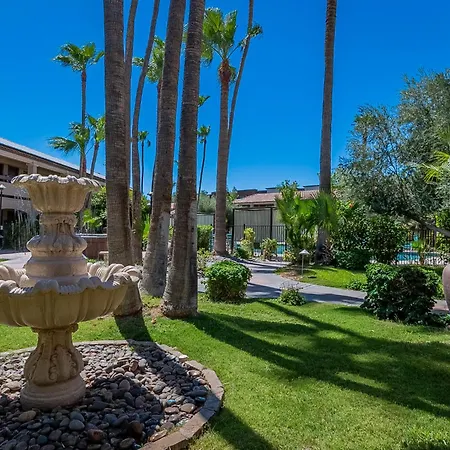 La Fuente Inn & Suites-2